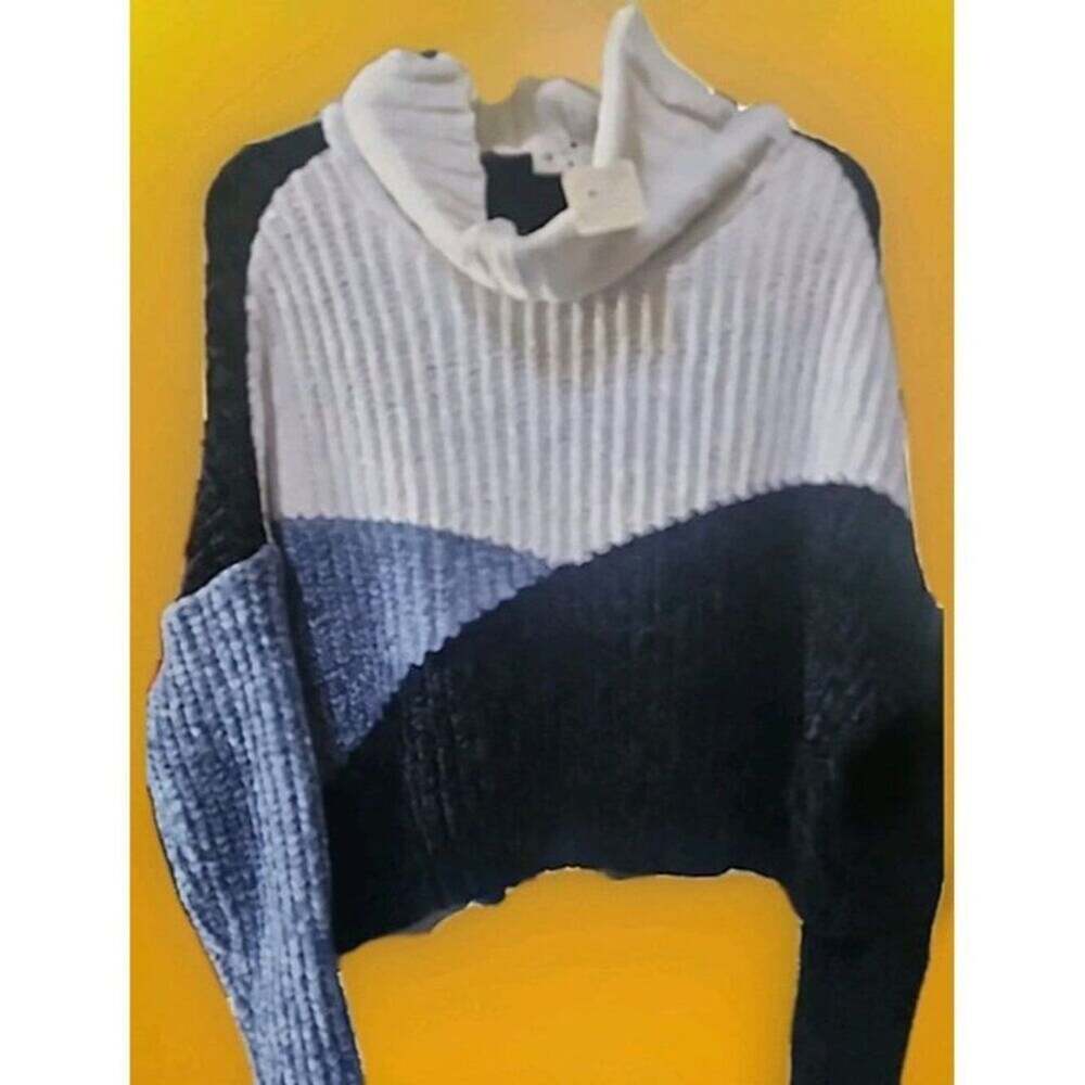Poof New York Womens Cowl Neck Cropped Knit Sweater Medium Chenile NWT A106